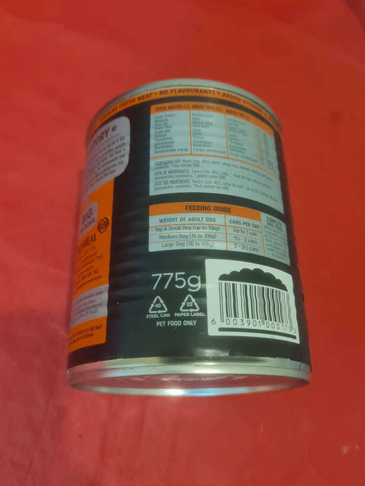 A Good Variety Of PET CARE Lot.  (Bid Per Lot)  BB: 2025/2024. See All Pics