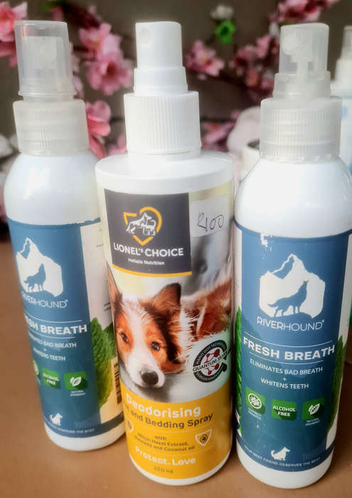 A Good Variety Of PET CARE Lot.  (Bid Per Lot)  BB: 2025/2024. See All Pics