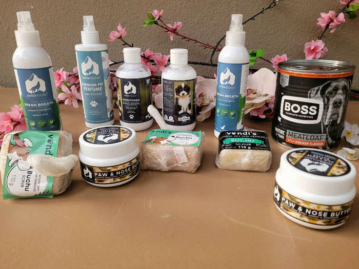 A Good Variety Of PET CARE Lot.  (Bid Per Lot)  BB: 2025/2024. See All Pics