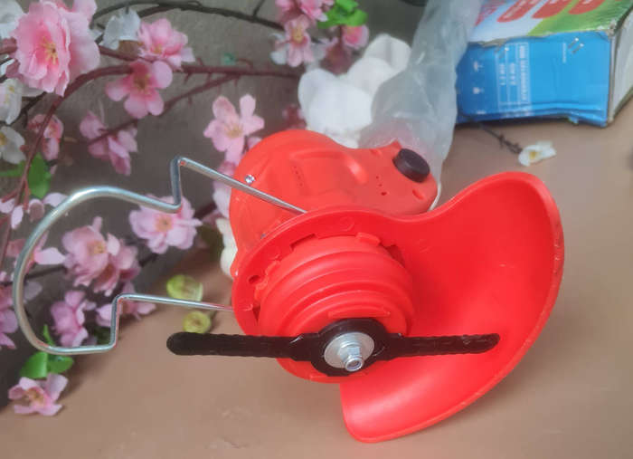24v, 800w Lithium Battery-Operated, Extendable Brush Cutter (As Used, Factory Display Item)