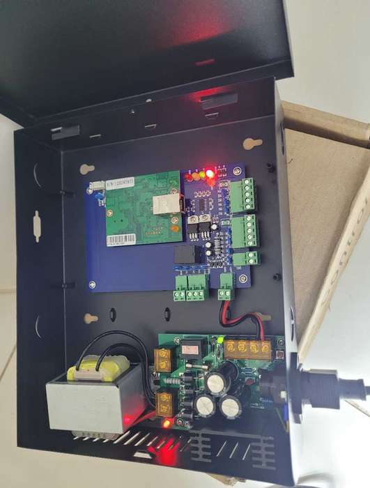 UNUSED..Access Control Box With Power Supply & A set Of Keys