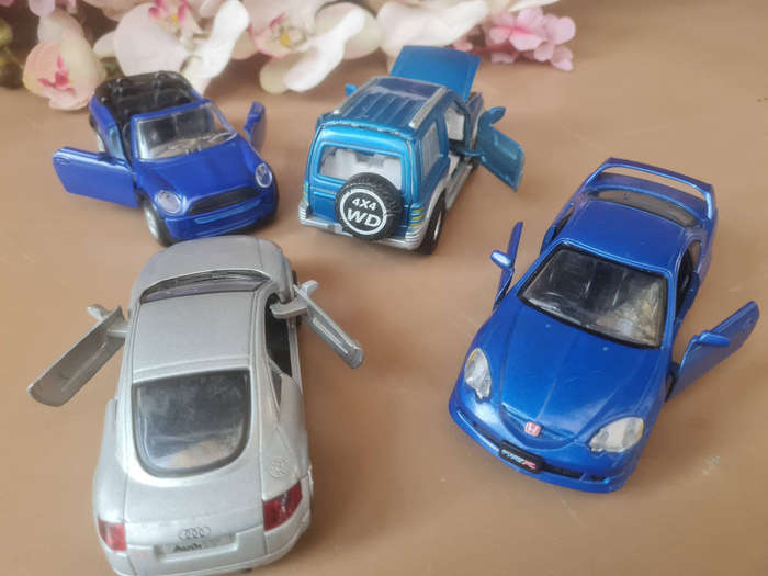 4x PULL-BACK Collector`s Toy Cars: PAJERO SUV 1:43/ HONDA INTEGRA 1:34/AUDI TT 1:32/MINI COOPER 1:32