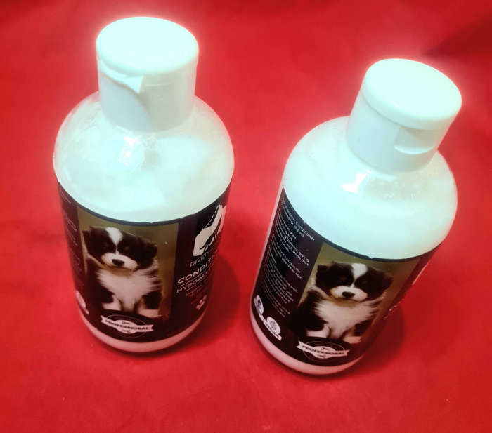 A Good Variety Of PET CARE Lot.  (Bid Per Lot)  BB: 2025/2024. See All Pics