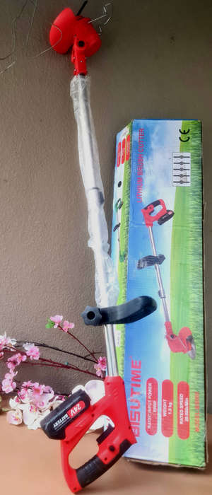 24v, 800w Lithium Battery-Operated, Extendable Brush Cutter (As Used, Factory Display Item)