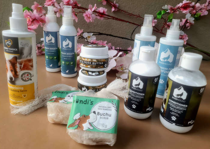 A Good Variety Of PET CARE Lot.  (Bid Per Lot)  BB: 2025/2024. See All Pics
