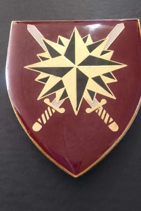 SADF/ SA ARMY SPECIAL FORCES HQ SHOULDER FLASH (with pins)