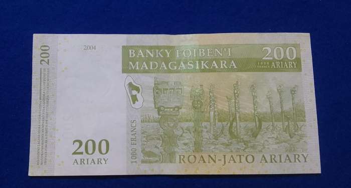Bank of Madagascar (2004) Ariary 200 banknote - 1000 Francs