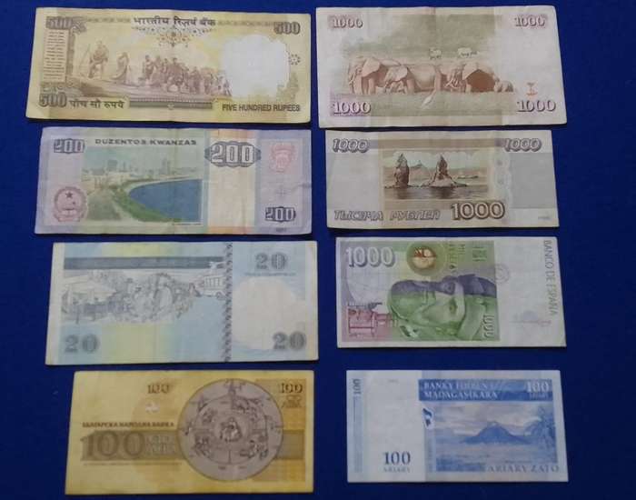 Banknotes from the World - 8 notes - your bid takes all