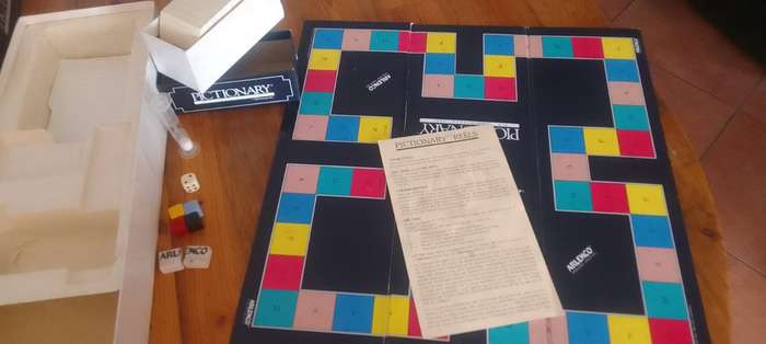 Pictionary Afrikaans Board Game