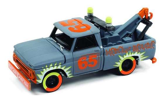 Johnny Lightning Diecast Model Car Street Freaks Chevy Chevrolet Tow Truck 1965 No 65 Demolition Der