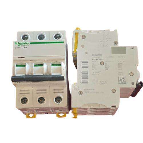 Schneider 3-Pole Circuit Breakers 32AMP (Qty: 2)