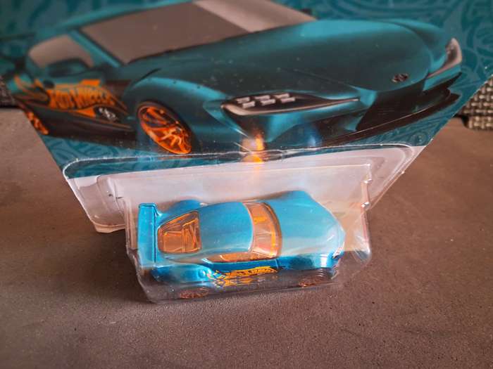 Hotwheels '20 toyota gr supra long card