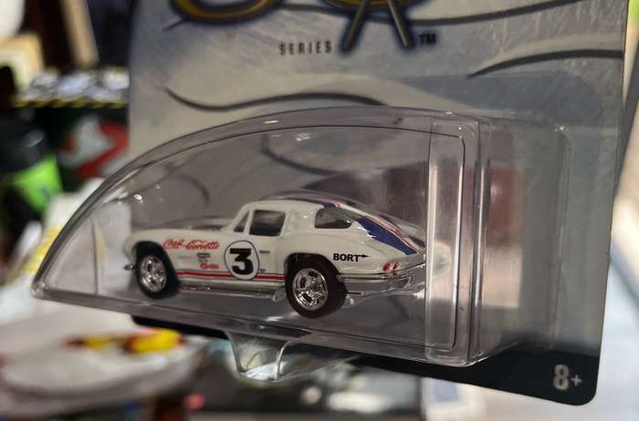 Hot wheels Corvette 50 years collectors edition 1/64