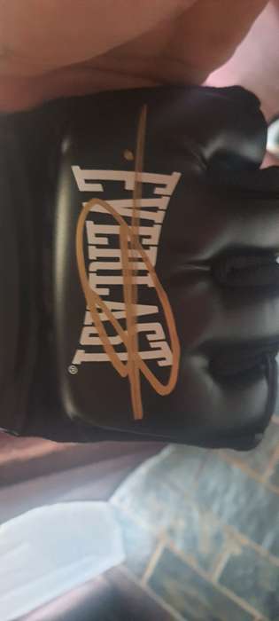 Rare Dricus Du Plessis signed glove