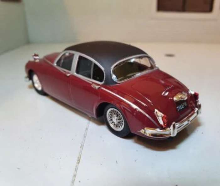 Jaguar Mk.II 2000 dark red 1/43 Cararama NEW+boxed #6110 instant wheels