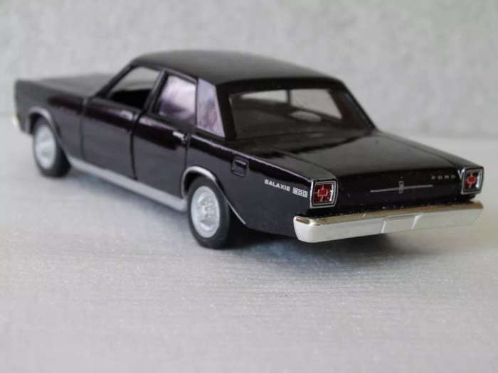 Ford Galaxie 500 1966 black 1/43 Atlas/Dinky NEW+boxed #6111 instant wheels