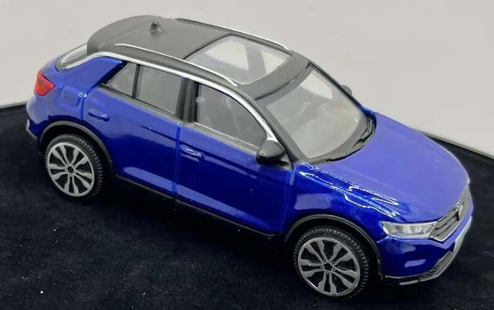 Volkswagen T-Roc 2021 blue-met 1/43 Bburago NEW+boxed #6164 instant wheels