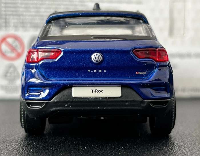 Volkswagen T-Roc 2021 blue-met 1/43 Bburago NEW+boxed #6164 instant wheels