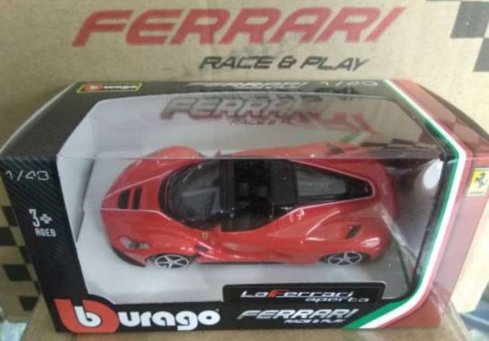 Ferrari LaFerrari Aperta F70 2016 red 1/43 Bburago #6170 instant wheels