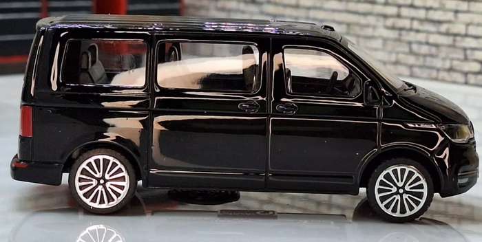 Volkswagen T6 Multivan 2020 black 1/43 Bburago #6171 instant wheels