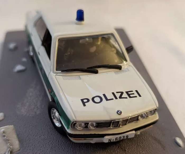 BMW 518 [E28] 1983 Polizei J.Bond 007 Octopussy white 1/43 IXO/Altaya NEW+boxed #6175 instant wheels