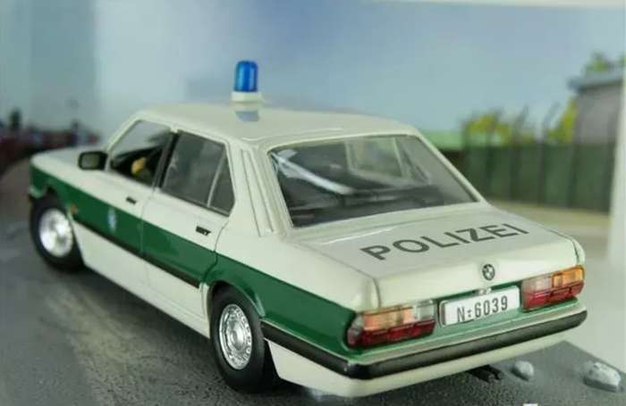 BMW 518 [E28] 1983 Polizei J.Bond 007 Octopussy white 1/43 IXO/Altaya NEW+boxed #6175 instant wheels