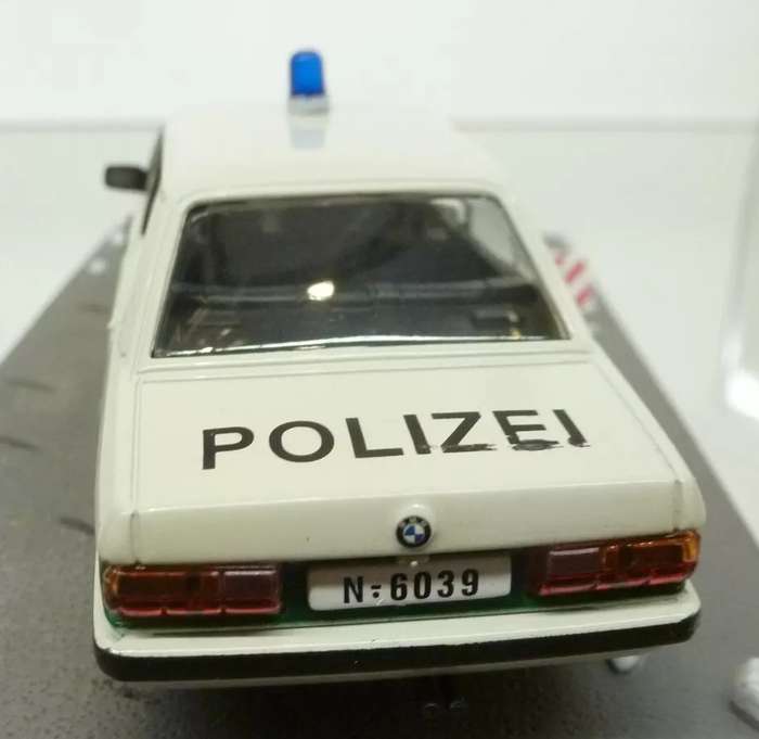 BMW 518 [E28] 1983 Polizei J.Bond 007 Octopussy white 1/43 IXO/Altaya NEW+boxed #6175 instant wheels