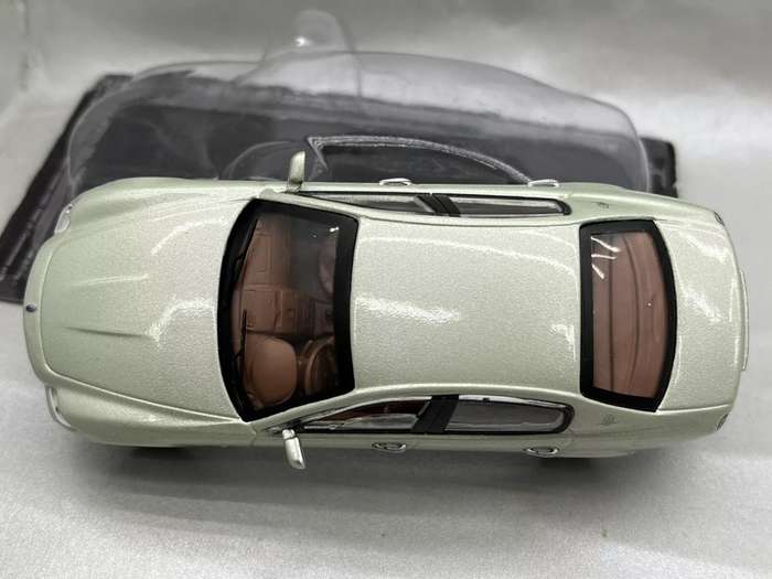 Maserati Quattroporte 2009 Champagne 1/43 D'Agostini/IXO NEWinBlister #6189 instant wheels