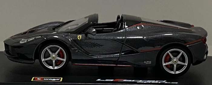 Ferrari LaFerrari Aperta 2016 black-metallic 1/43 Altaya/IXO #6208 instant wheels