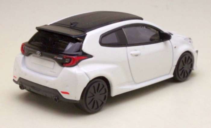 Toyota GR Yaris 2024 white 1:43 Bburago NEW+boxed #6226 instant wheels