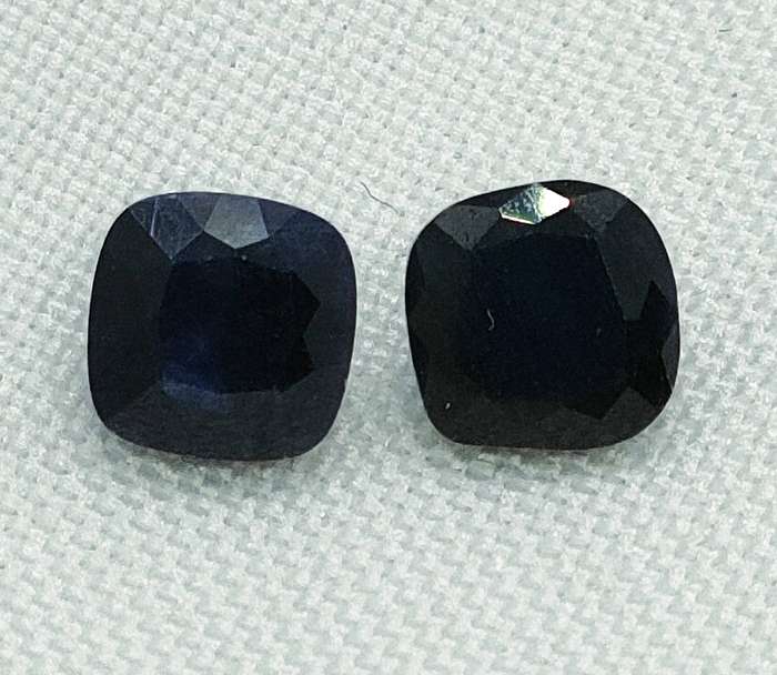 Natural Midnight Blue Sapphire - 4x4 mm - cushion cut - certification optional - 10 of 17 gemstones
