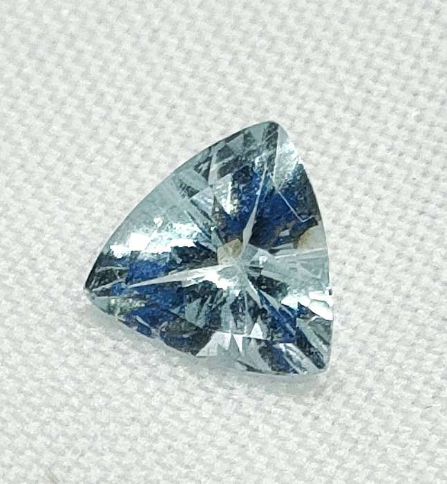 Natural light Blue Topaz- trillion cut - 7.1 mm -certification optional - 12 of 17 gemstones