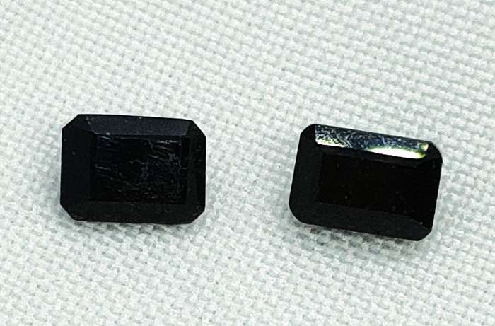 Natural Midnight blue Sapphire - 5x5 mm - cushion cut - certification optional -1 of 17 gemstones