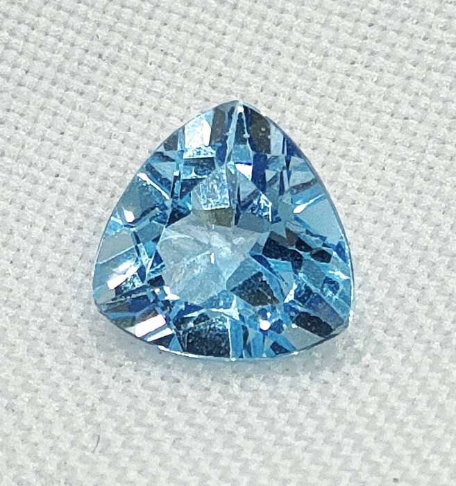 Natural Blue Topaz- 7.8 mm - trillion cut - certification optional -4 of 17 gemstones