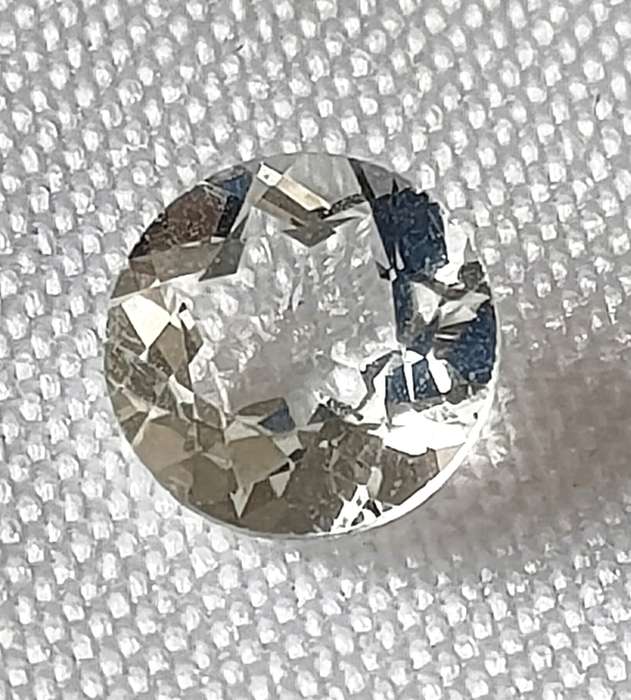 Moissanite stone - 7.7 mm - almost 1.4 ct round cut - certification optional - Astonishingly clear