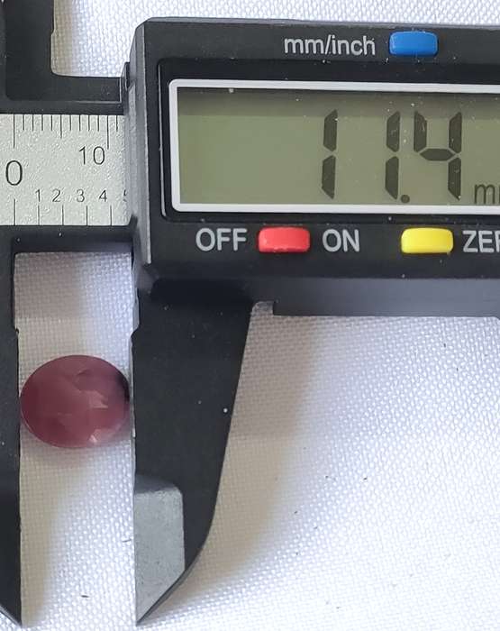 Natural Raw Ruby - 11.4 mm - oval cut - certification optional