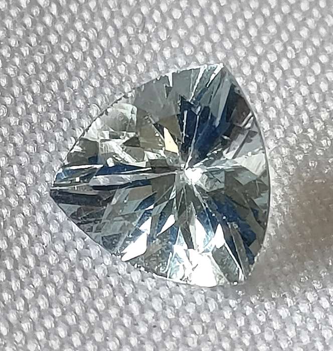 Natural Aquamarine stone - 9.4 mm - trillion cut - optional certification - clear top quality stone
