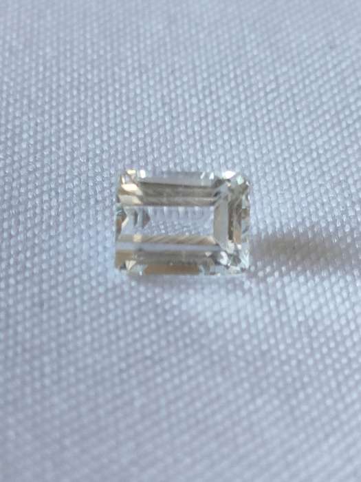 Topaz stone - 10 x 8 mm naturally mined white stone - emerald cut - lovely colour and good clarity
