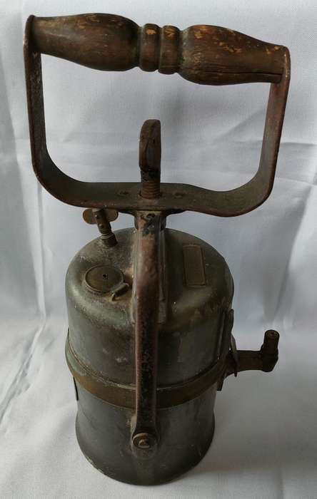 SAR/SAS Railway lamp with brass signage + serial numbers still intact: H: 255 mm: Top condition