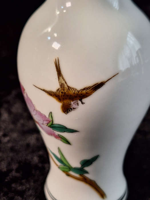 Beautiful Hand Painted Chinese Bud Vase