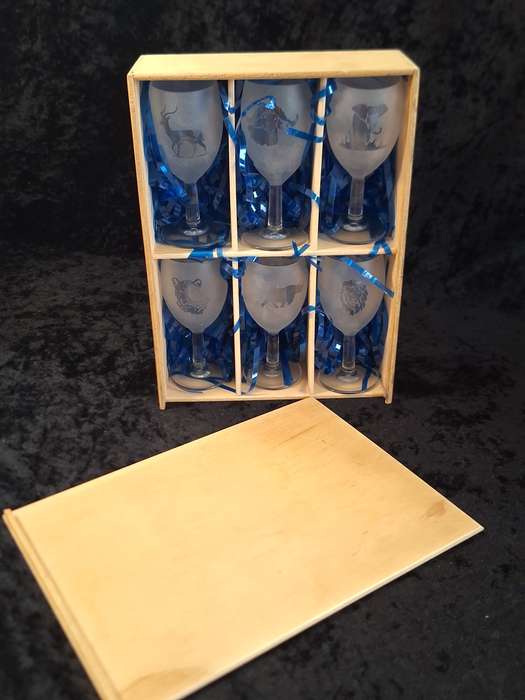 Vintage African Wildlife Themed Sherry Glasses in Wooden Box.