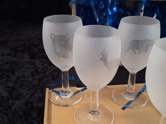 Vintage African Wildlife Themed Sherry Glasses in Wooden Box.