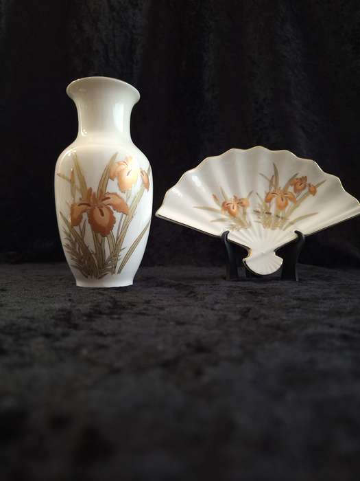 Beautiful Vintage Fine China Vase and Van Set.