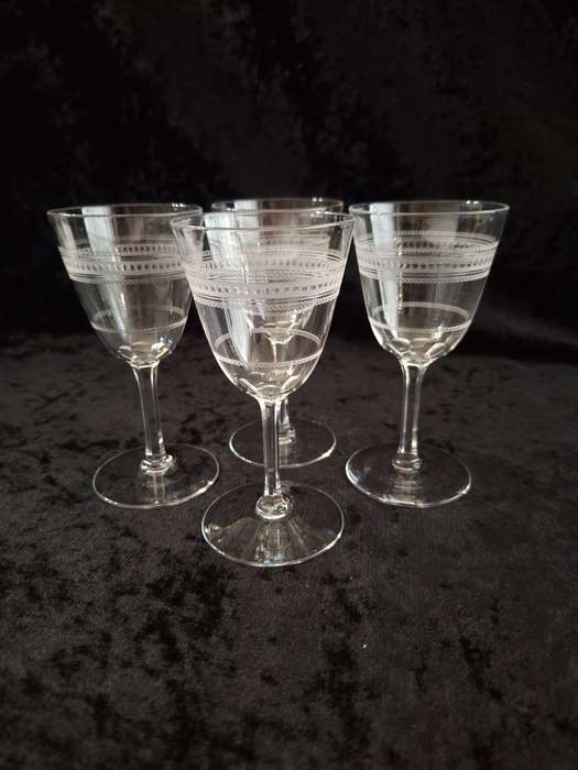 Stunning Set of 4 Crystal Edwardian Etched Antique Sherry Glasses