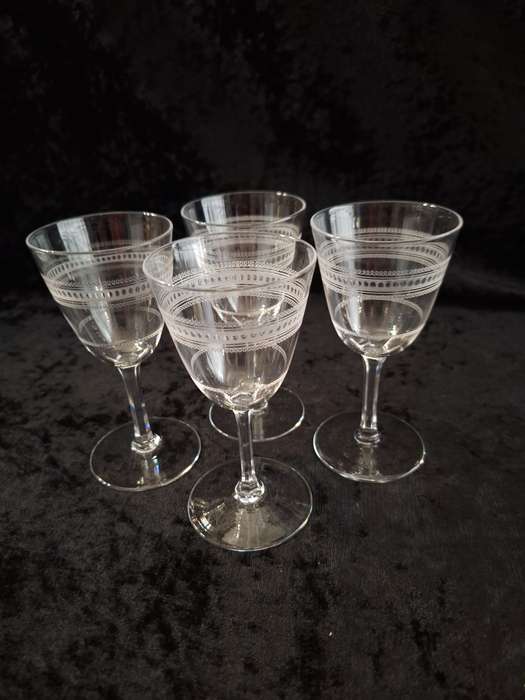 Stunning Set of 4 Crystal Edwardian Etched Antique Sherry Glasses