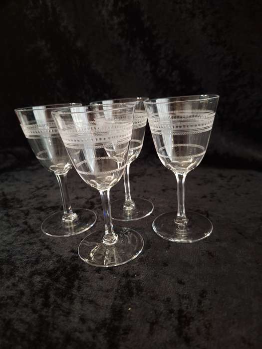 Stunning Set of 4 Crystal Edwardian Etched Antique Sherry Glasses