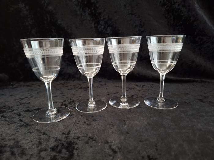 Stunning Set of 4 Crystal Edwardian Etched Antique Sherry Glasses