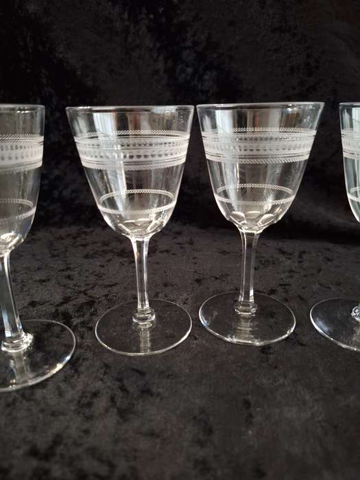 Stunning Set of 4 Crystal Edwardian Etched Antique Sherry Glasses