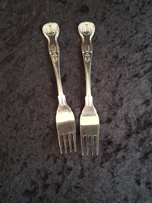Vintage Set of 2 A1 Silver Plated Eetrite Kings Pattern Fish Forks.