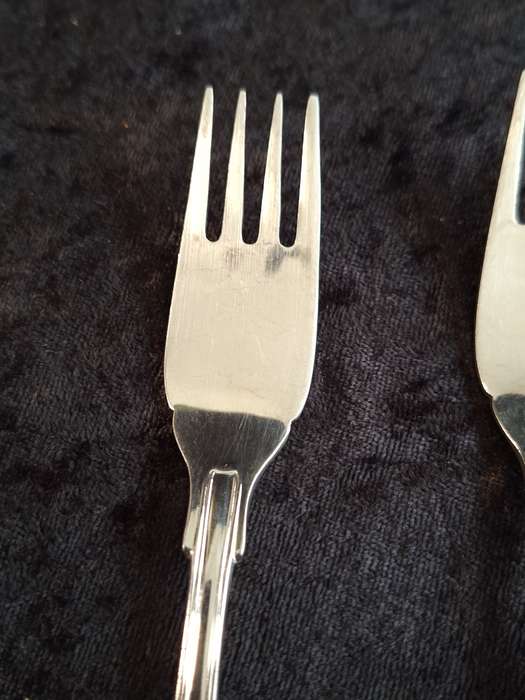 Vintage Set of 2 A1 Silver Plated Eetrite Kings Pattern Fish Forks.